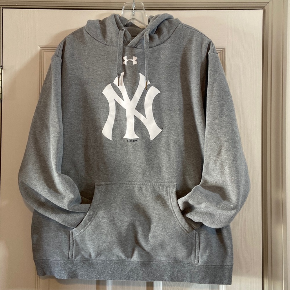 Under Armour men’s loose fit cold gear New York Yankees hooded sweat shirt